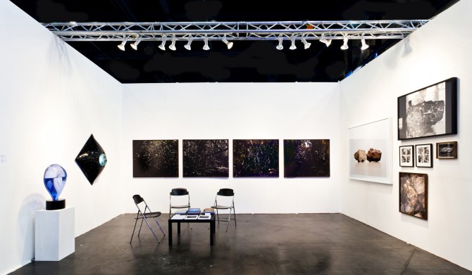 Ignacio Iasparra, Stand de Cosmocosa en la feria Texas Contemporary